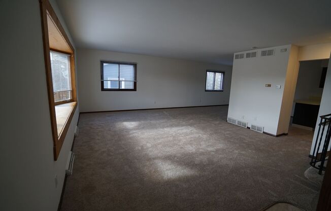 2 beds, 1 bath, $1,525, Unit 5322