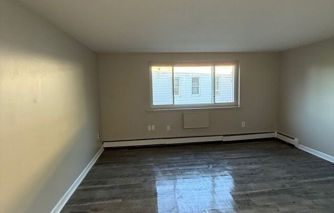 1 bed, 1 bath, 700 sqft, $1,200, Unit 307
