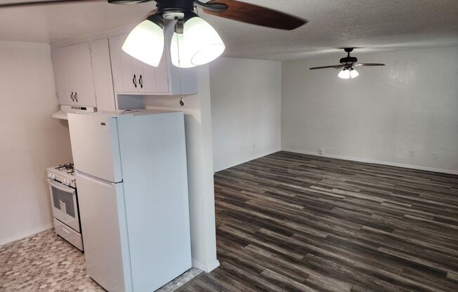 2 beds, 1 bath, $2,090, Unit 4452B