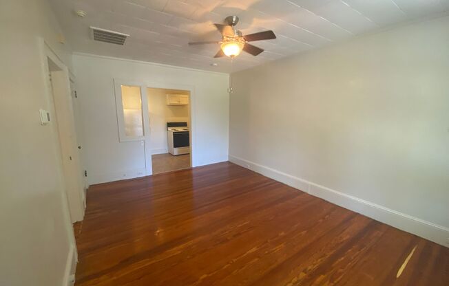 Adorable 2nd Floor Apt in Historic Building Near Duke East and 9th Street!