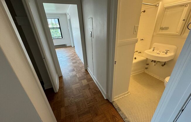 2 beds, 1 bath, 940 sqft, $2,795, Unit 604