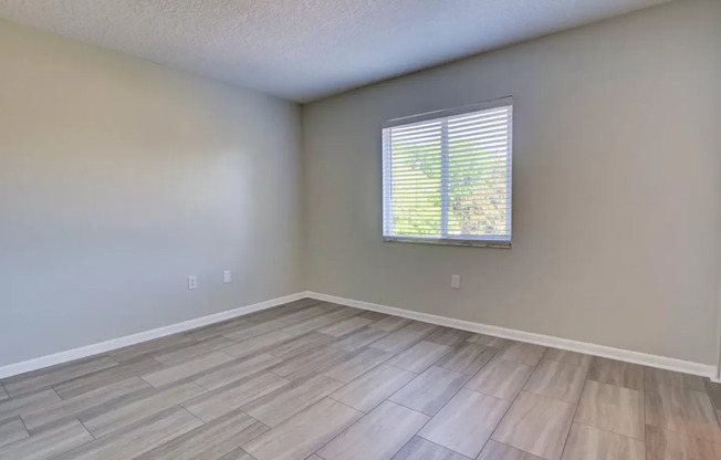 Spacious 2brm 1.5ba Condo in The Villas off Conway Rd.
