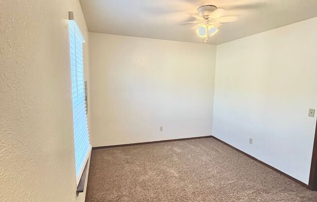 2 beds, 1 bath, 850 sqft, $850, Unit 7B