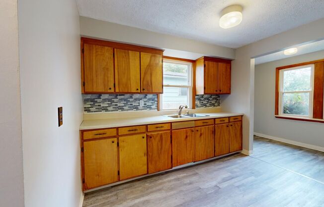 2 beds, 1 bath, 912 sqft, $900, Unit Lower