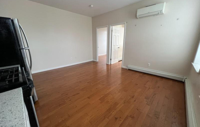 8684 15 AVE