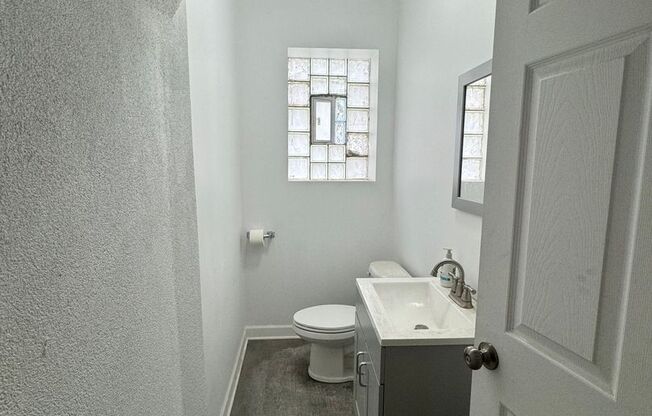 Studio, 1 bath, $1,000, Unit Store- 4202/4204