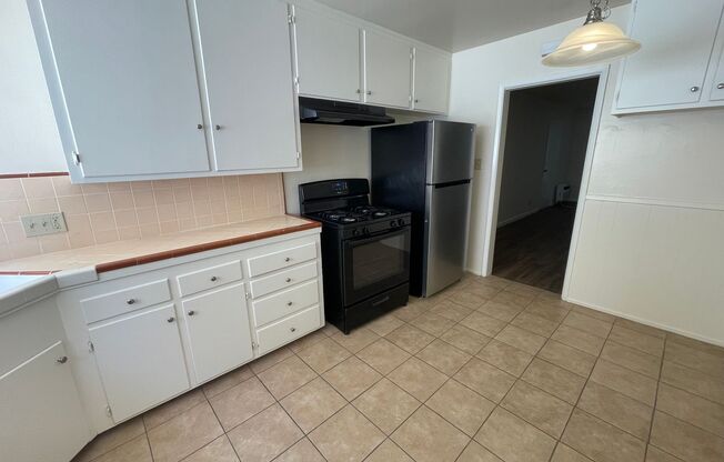 2 beds, 1 bath, 888 sqft, $2,190, Unit 114