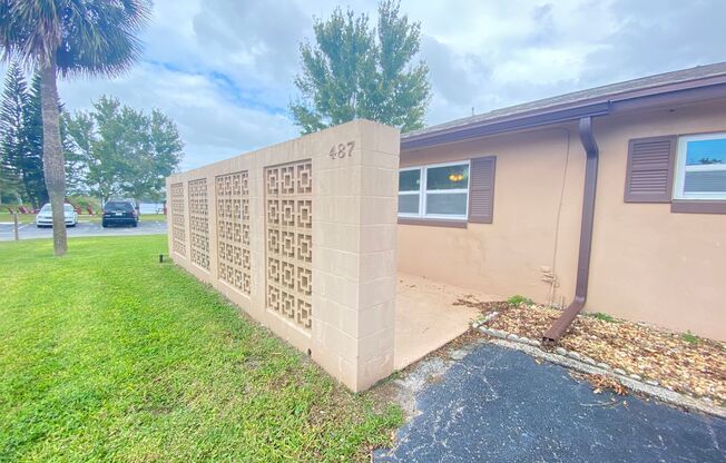 Ground floor, one bedroom, Seminole county, with lake view and lake access. Won't last long!