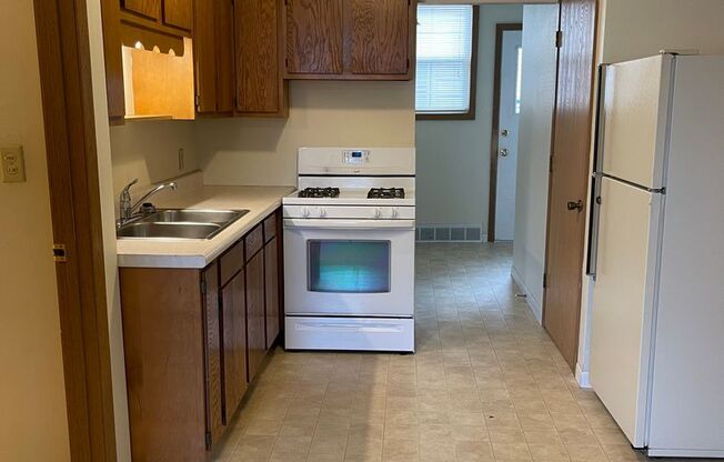 2 beds, 1 bath, $825, Unit Dawes, 304