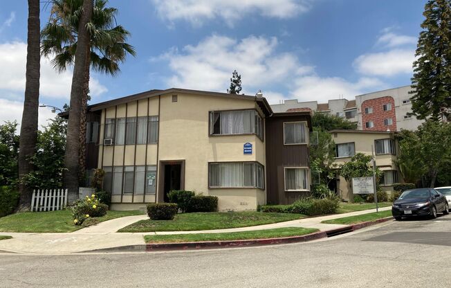 Reno Hoover Apartments..Gorgeous Newly Remodeled Spacious One Bedroom!