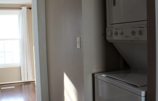 2 beds, 1 bath, $1,900