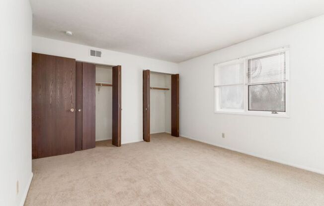 2 beds, 1 bath, $950, Unit 302