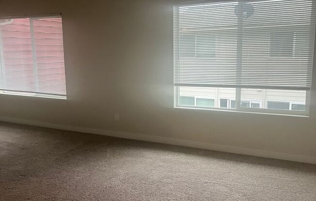 1 bed, 1 bath, 700 sqft, $1,700, Unit 19