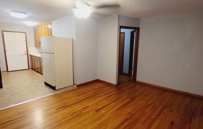 2 beds, 1 bath, $1,025