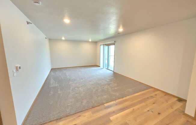 1 bed, 1 bath, 756 sqft, $1,195, Unit 3400 301