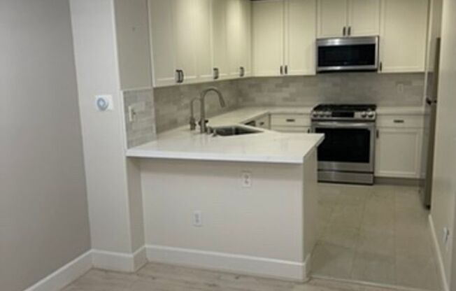 Fabulous Montebello condo, walk/bike to Apple, shopping, entertainment.  Move in NOW!!