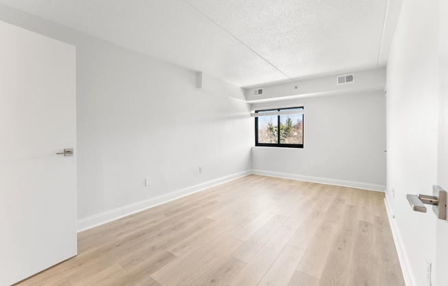 2 beds, 2 baths, 902 sqft, $3,200, Unit 404