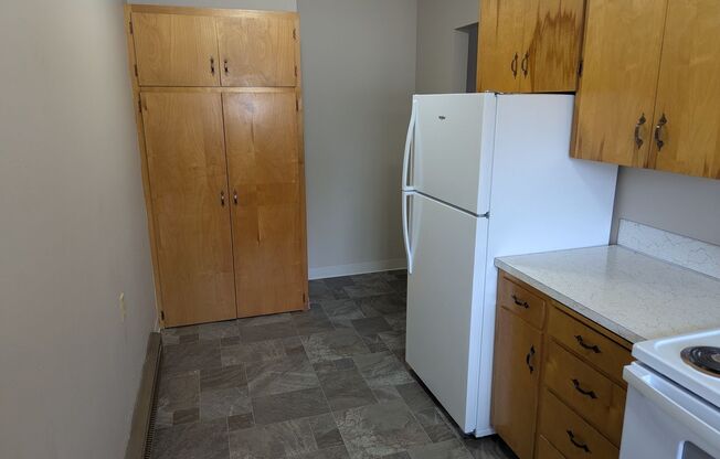 1 bed, 1 bath, $1,025, Unit 08