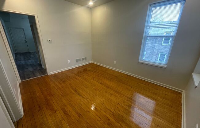 2 beds, 1 bath, $1,600, Unit 1650 # 3R