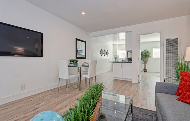 2 beds, 1 bath, 890 sqft, $3,275, Unit 717- 18