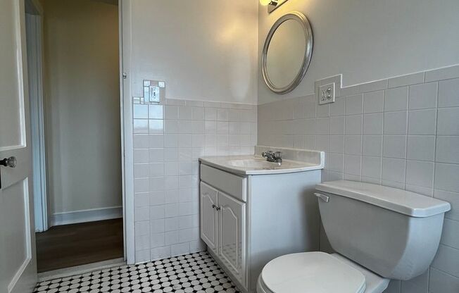 2 beds, 1 bath, 1,245 sqft, $2,000, Unit Old King Edward 58