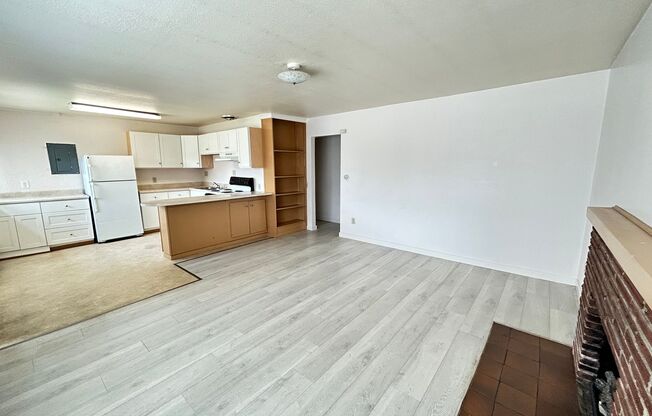 758 Woodford