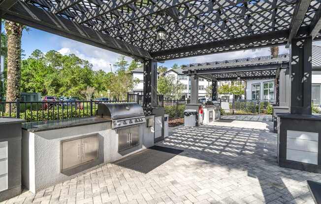 The Point of Tamaya Luxury Apartments in Jacksonville, FL 32246 - Outdoor Kitchen