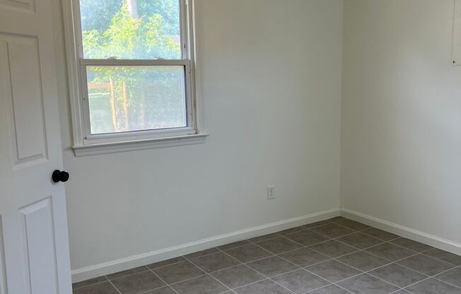 2 beds, 1 bath, $1,425