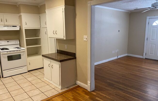 Pre-Leasing 3 bed 2 bath Move In Ready! Close to Texas Tech!!
