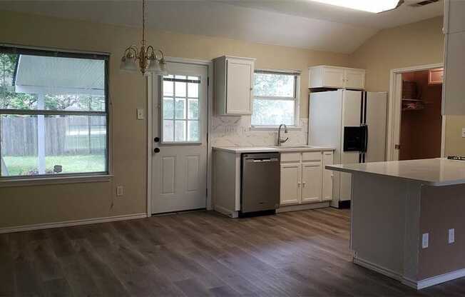 800 LONE STAR DR
