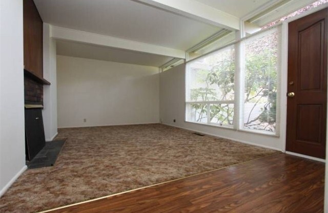Mid Century 3 bedroom home in Bellevue