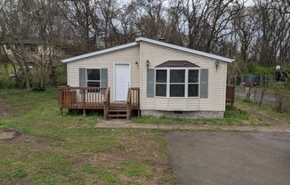 913 Douglas Ave.