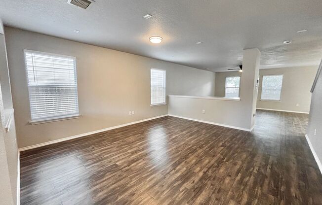 Spacious 3 beds, 2.5 baths in Bristol Forest!