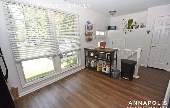 2110 COMMISSARY CIR