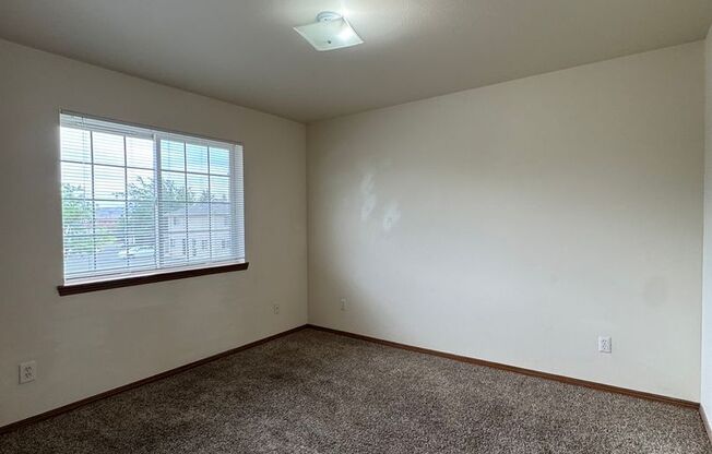 2 beds, 1 bath, $1,198, Unit 115