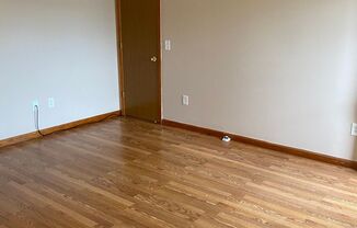 2 beds, 1 bath, $1,100