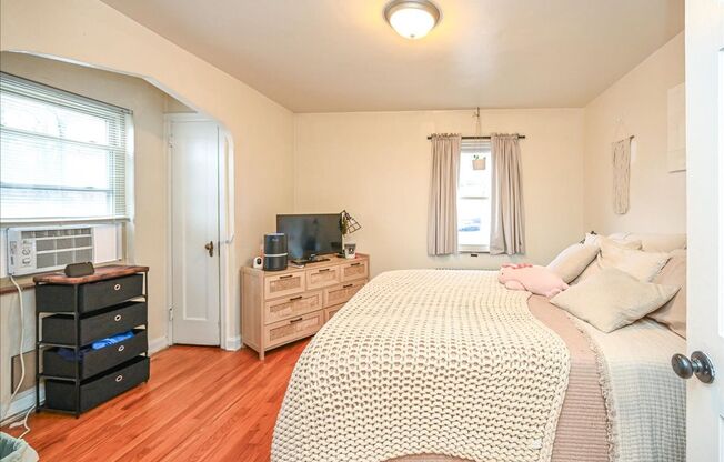 1 bed, 1 bath, $1,075, Unit 2361 3