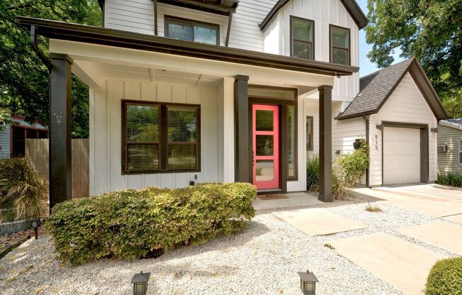 North Loop Area Gem!!!