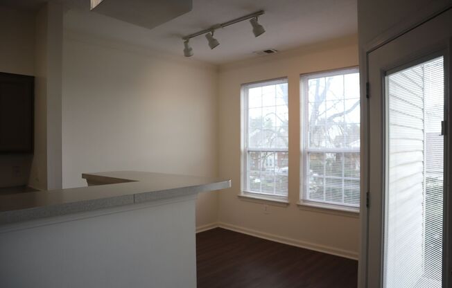 2 beds, 2 baths, 1,033 sqft, $1,649, Unit 21-21104