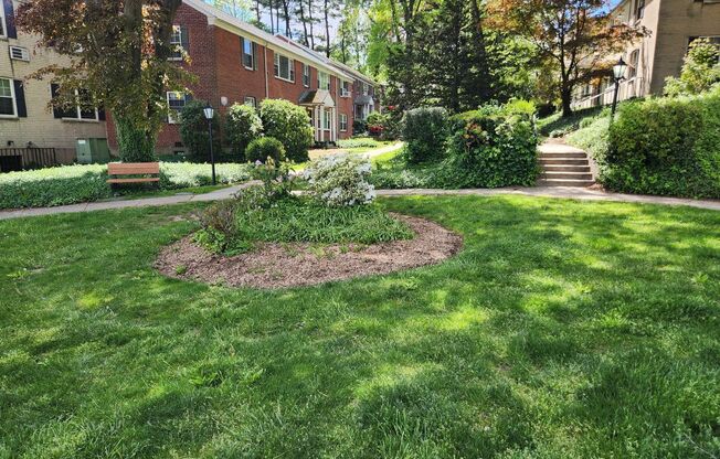 2 beds, 1 bath, 897 sqft, $2,335, Unit G-20