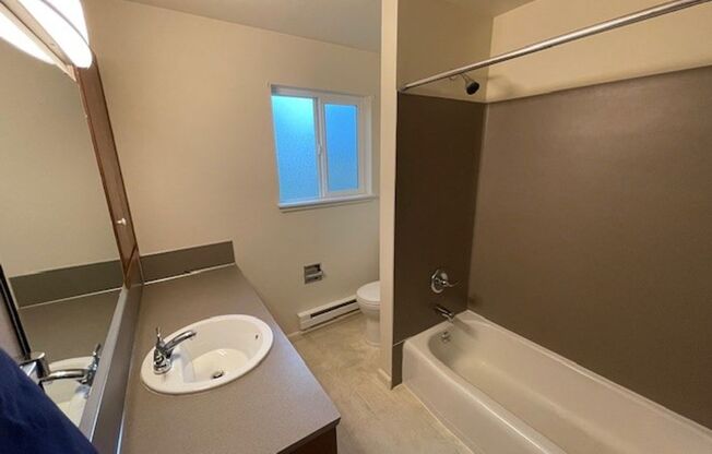 2 beds, 1 bath, $1,950, Unit 6E--3