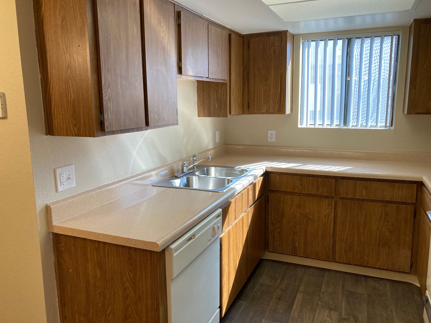 1 bed, 1 bath, 670 sqft, $1,175, Unit 243