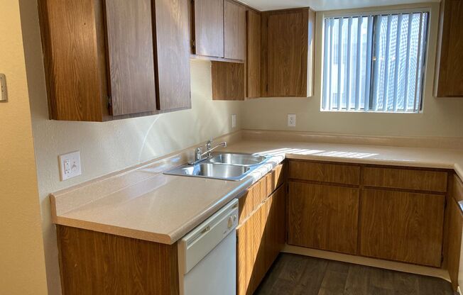 1 bed, 1 bath, 670 sqft, $1,175, Unit 243