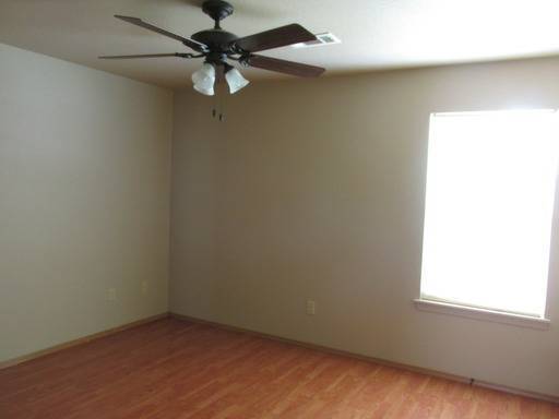 2 beds, 1 bath, $775