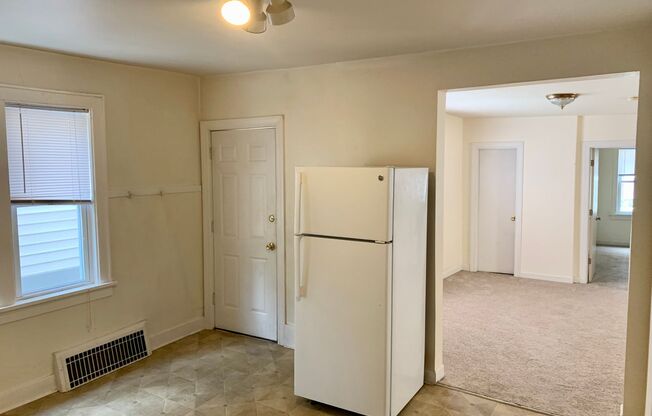 2 beds, 1 bath, $1,095, Unit 1512L