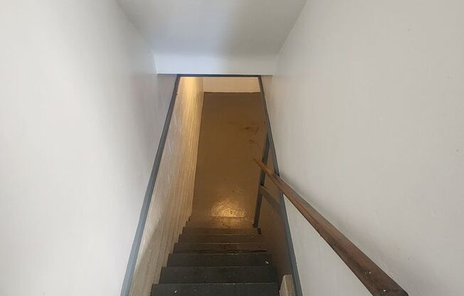 3 beds, 1 bath, 1,500 sqft, $1,300, Unit 1614-00