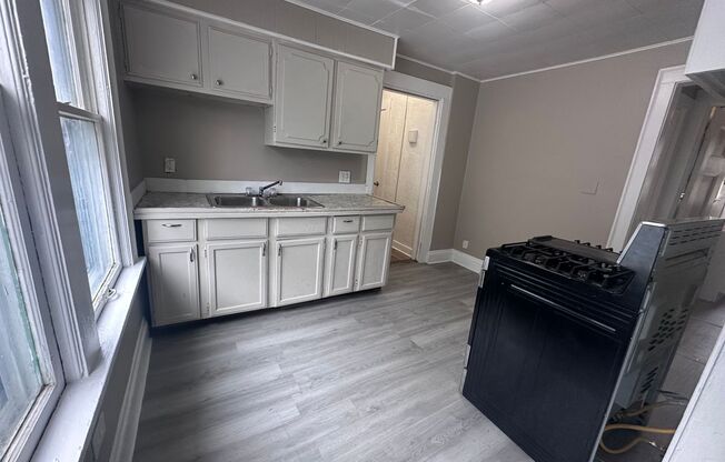 *3675-3677 E 147th St