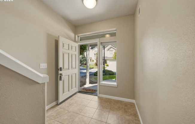 Spacious Vancouver Home In Convenient Salmon Creek Location!