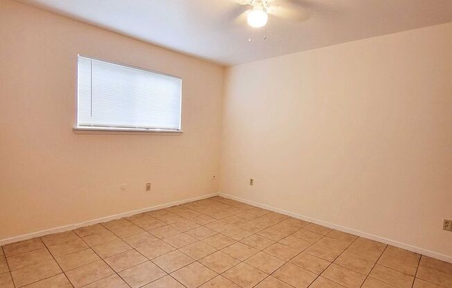2 beds, 1 bath, $899, Unit 1