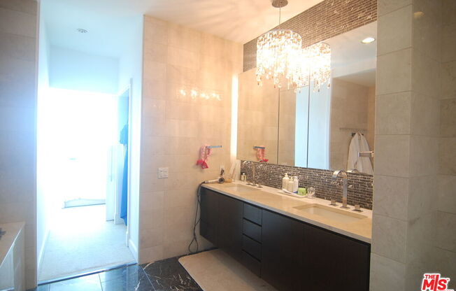 1 bed, 1.5 baths, 1,020 sqft, $5,500, Unit 31F